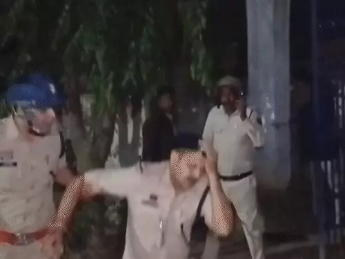 युवक की कुएं में गिरकर मौत, भड़के ग्रामीणों ने थाने में की तोड़फोड़, एएसपी समेत कई पुलिसकर्मी घायल