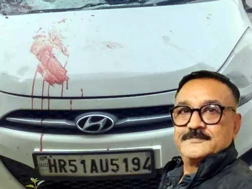 वह कार जिस पर राजकुमार चौधरी गिरे थे, इनसेट में उनका फाइल फोटो वह कार जिस पर राजकुमार चौधरी गिरे थे, इनसेट में उनका फाइल फोटो