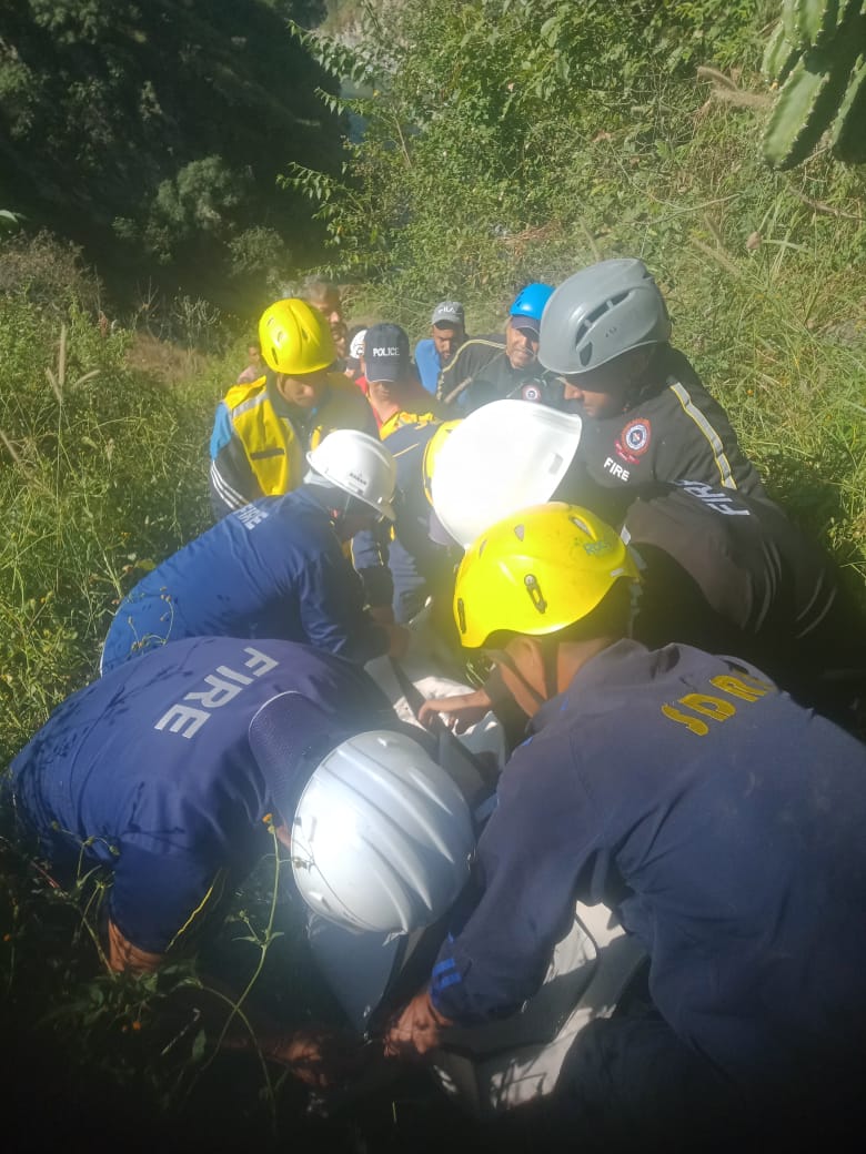 एसडीआरएफ ने संयुक्त रेस्क्यू ऑपरेशन चलाकर चालक का किया शव बरामद एसडीआरएफ ने संयुक्त रेस्क्यू ऑपरेशन चलाकर चालक का किया शव बरामद