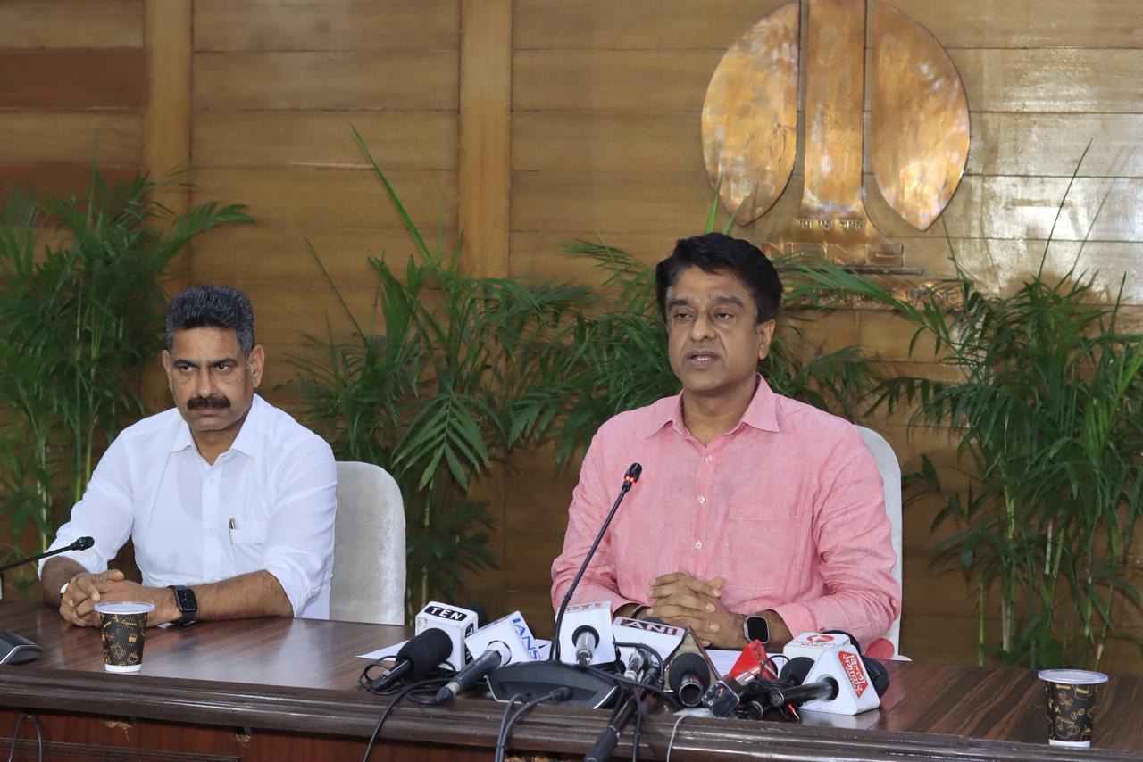 एनडीएमसी उपाध्यक्ष कुलजीत सिंह चहल पत्रकार वार्ता को संबोधित करते हुए।