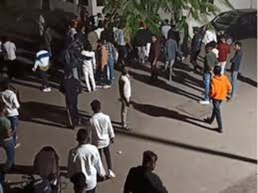 दो बाइक की आमने- सामने की जाेरदार टक्कर दो बाइक की आमने- सामने की जाेरदार टक्कर