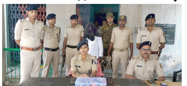 पुलिस गिरफ्त में आरोपी पुलिस गिरफ्त में आरोपी
