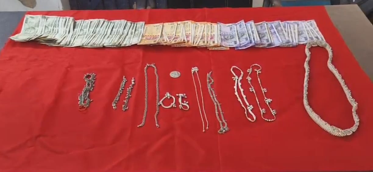 जब्त सामान। जब्त सामान।