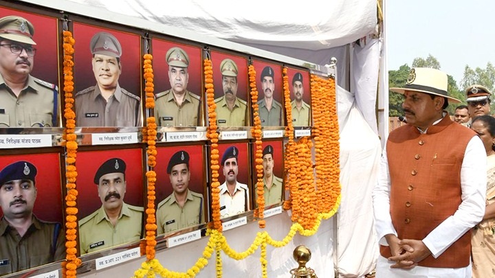 भोपाल के लाल परेड ग्राउंड शहीद स्मारक प्रांगण में आयोजित कार्यक्रम भोपाल के लाल परेड ग्राउंड शहीद स्मारक प्रांगण में आयोजित कार्यक्रम