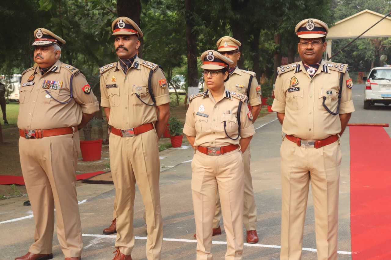 डा भीमराव अम्बेडकर पुलिस अकादमी मुरादाबाद में पुलिस स्मृति दिवस पर आयोजित कार्यक्रम में डीजी व पुलिस अकादमी के निदेशक राजीव सभरवाल व अन्य पुलिस अधिकारी। डा भीमराव अम्बेडकर पुलिस अकादमी मुरादाबाद में पुलिस स्मृति दिवस पर आयोजित कार्यक्रम में डीजी व पुलिस अकादमी के निदेशक राजीव सभरवाल व अन्य पुलिस अधिकारी।