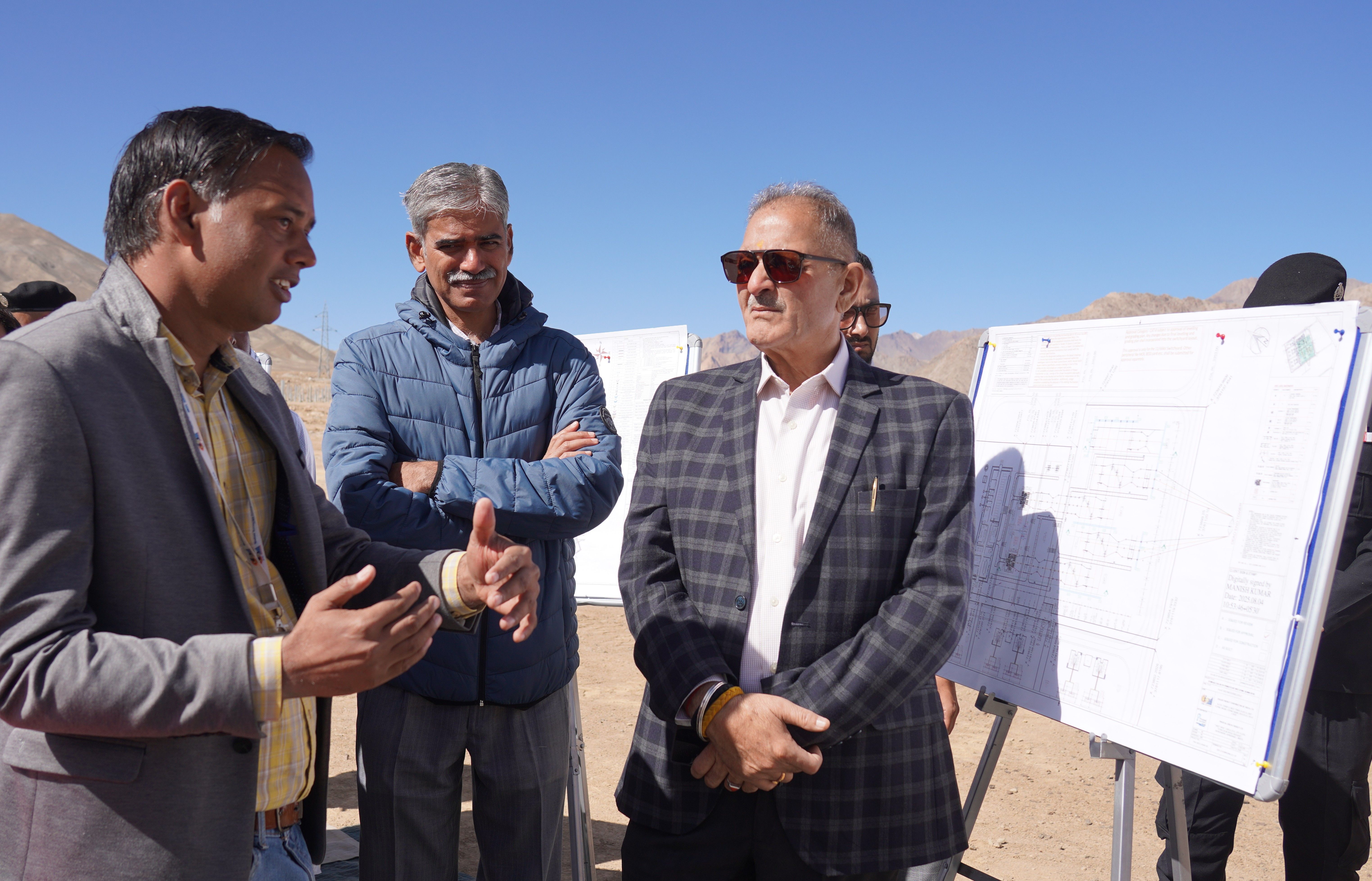 उपराज्यपाल ने फेय में 12 मेगावाट सौर ऊर्जा परियोजना का किया निरीक्षण उपराज्यपाल ने फेय में 12 मेगावाट सौर ऊर्जा परियोजना का किया निरीक्षण