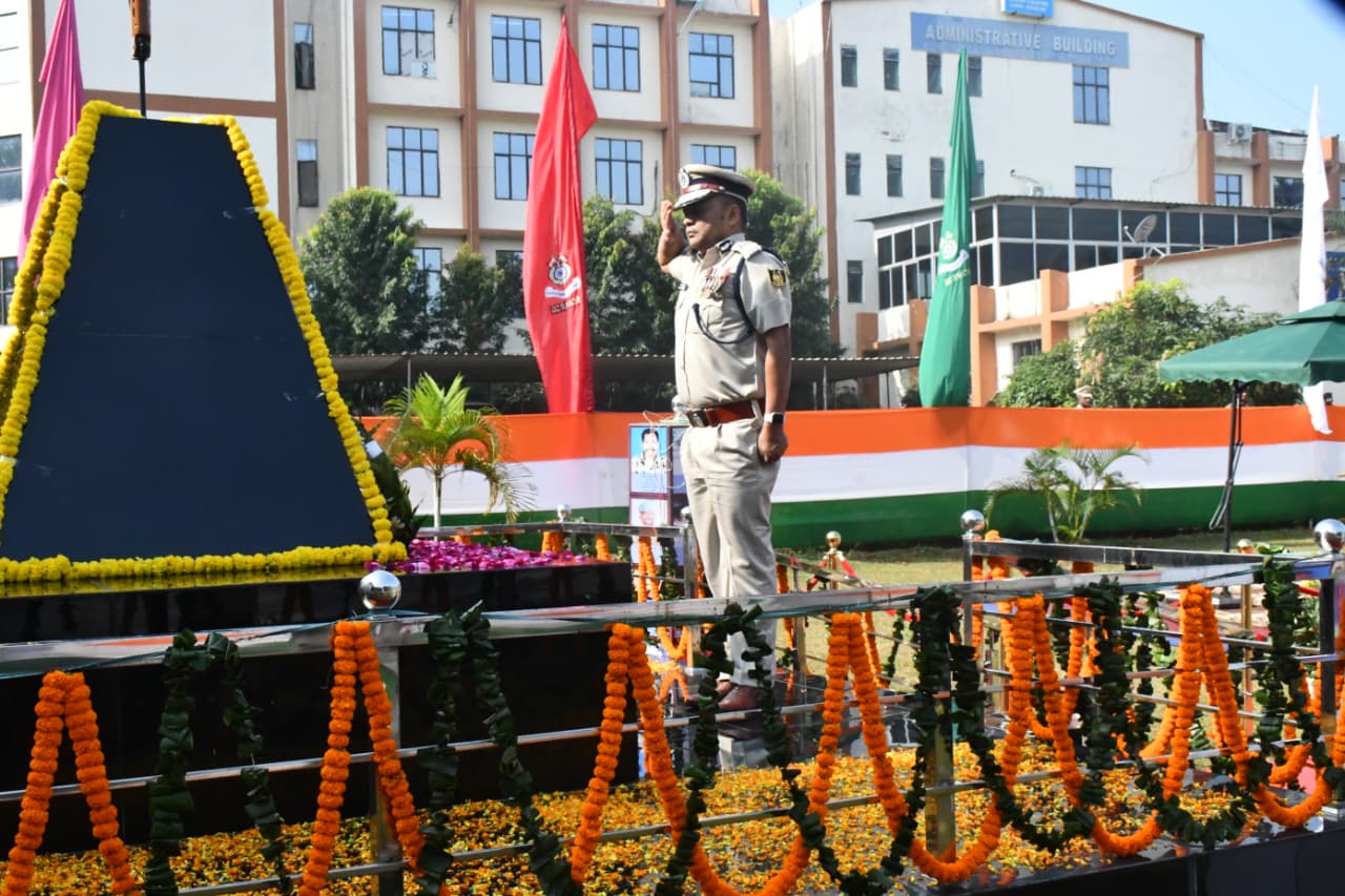 आईजी सीआरपीएफ साकेत सिंह सहित अन्य आईजी सीआरपीएफ साकेत सिंह सहित अन्य