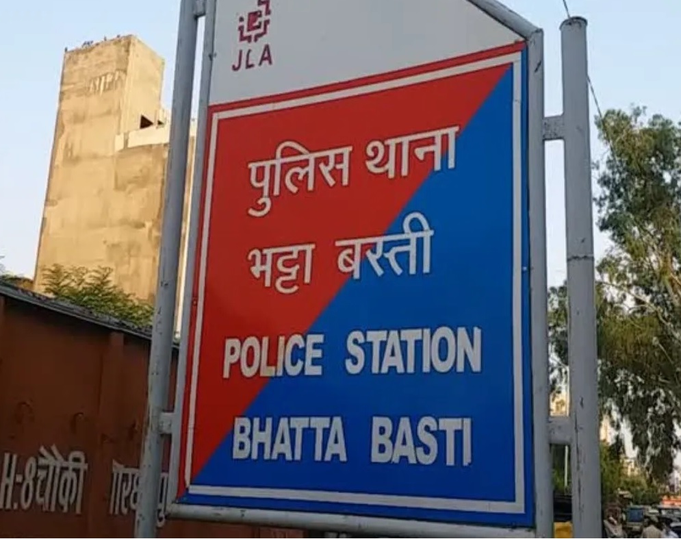 चूड़ी कारखाने के मालिक से प्रताडित होकर सात बच्चे भाग कर कब्रिस्तान में छिपे चूड़ी कारखाने के मालिक से प्रताडित होकर सात बच्चे भाग कर कब्रिस्तान में छिपे