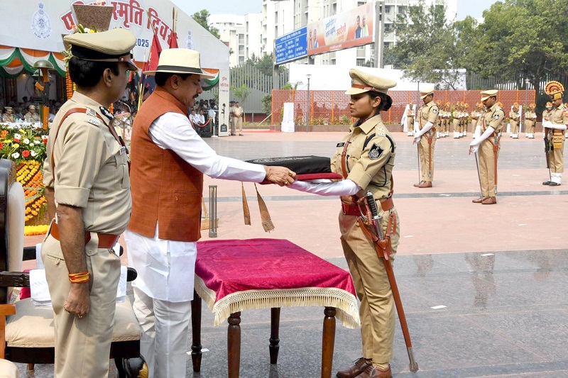भोपाल के लाल परेड ग्राउंड शहीद स्मारक प्रांगण में आयोजित कार्यक्रम भोपाल के लाल परेड ग्राउंड शहीद स्मारक प्रांगण में आयोजित कार्यक्रम