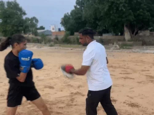 ट्रेनिंग लेती हर्षिता कुमारी। ट्रेनिंग लेती हर्षिता कुमारी।