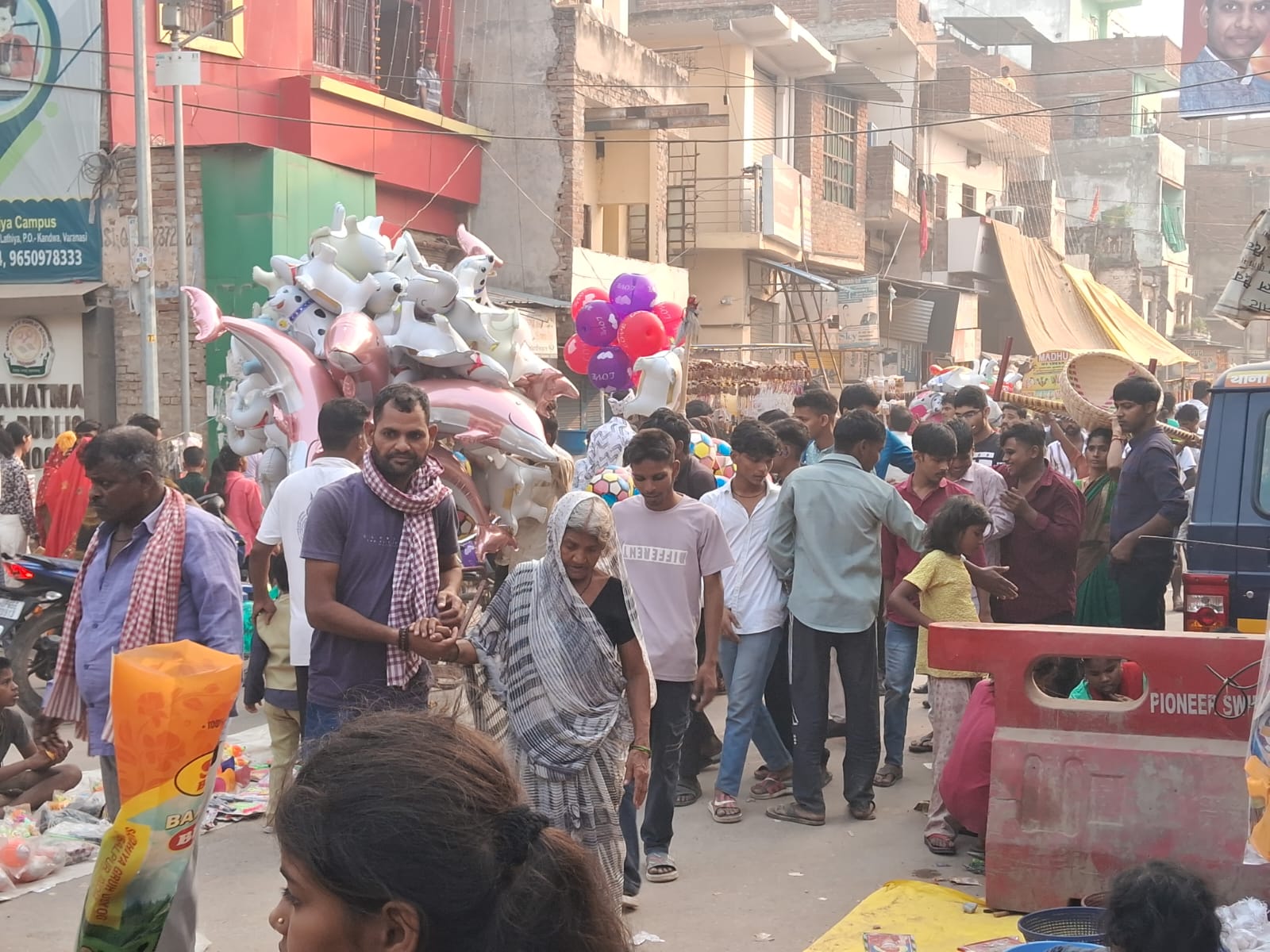 भेला मेले में उमड़ी भीड़ भेला मेले में उमड़ी भीड़