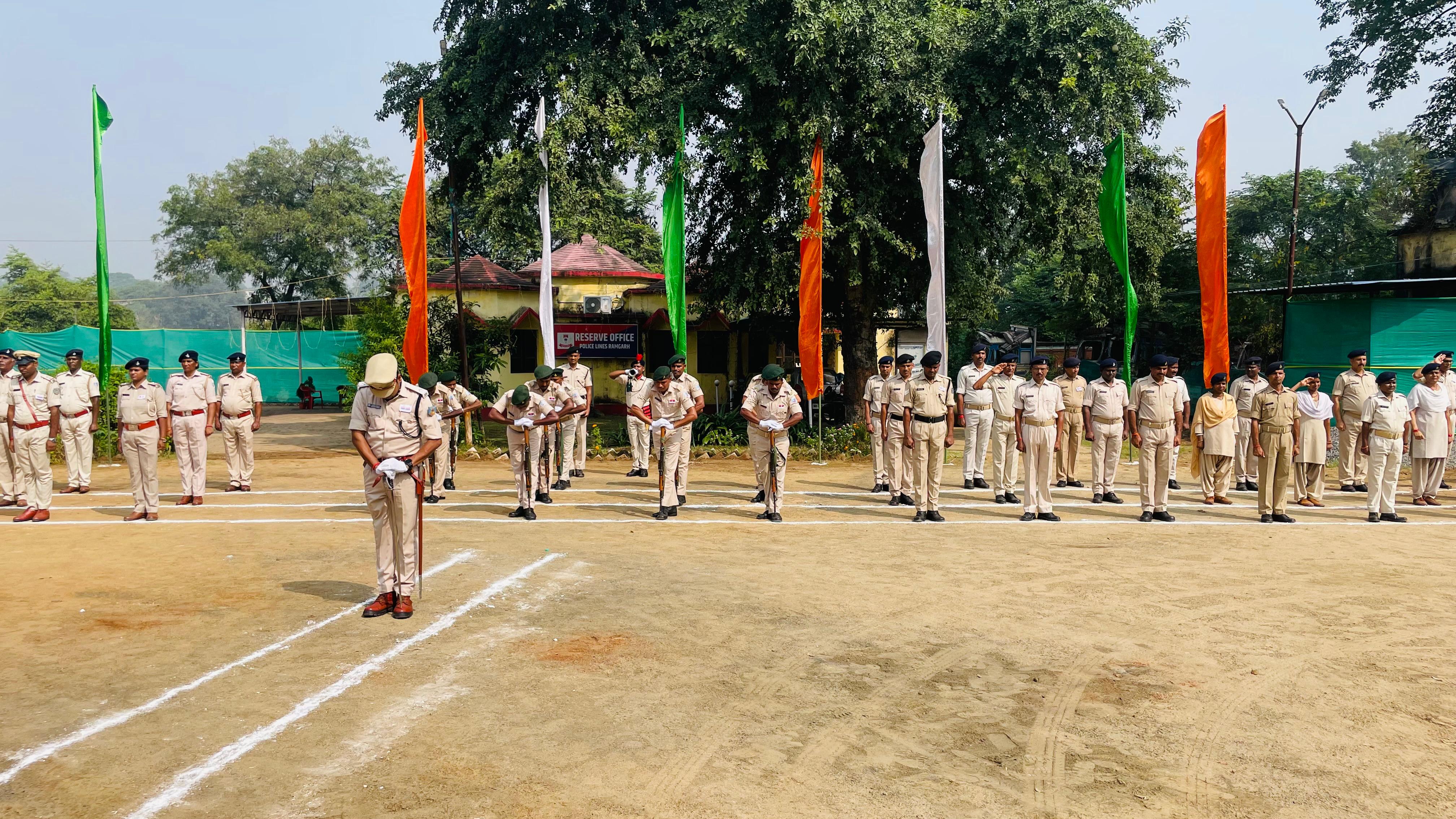 परेड में शामिल पदाधिकारी परेड में शामिल पदाधिकारी