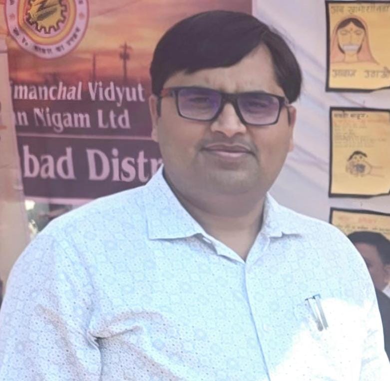 जिला विद्यालय निरीक्षक देवेंद्र कुमार पाण्डेय