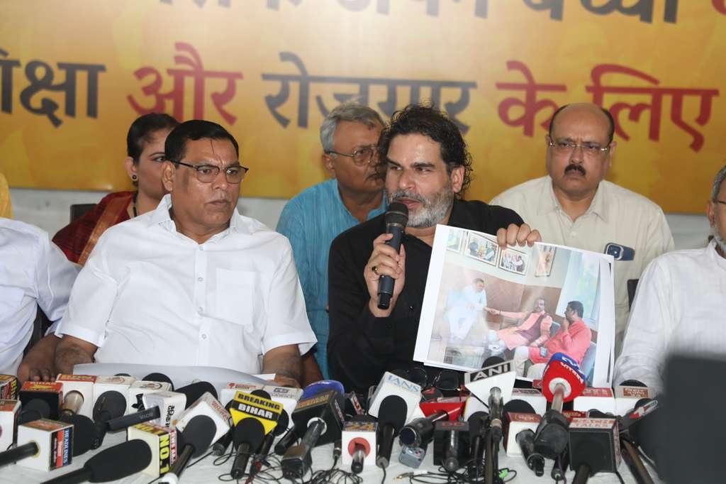 चुनाव से पहले हार के डर से अमित शाह ने दानापुर के जन सुराज उम्मीदवार अखिलेश साह को दिनभर साथ बैठाकर रखा: प्रशांत किशोर चुनाव से पहले हार के डर से अमित शाह ने दानापुर के जन सुराज उम्मीदवार अखिलेश साह को दिनभर साथ बैठाकर रखा: प्रशांत किशोर