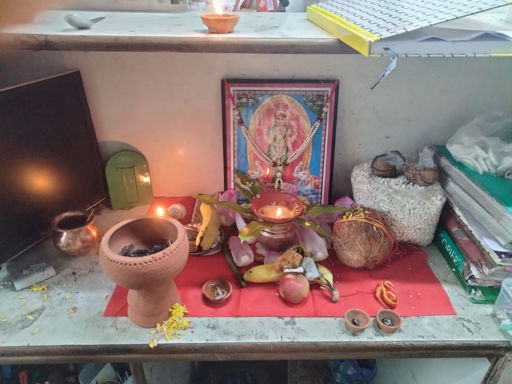 दुकान में पूजन दुकान में पूजन