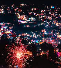 दीपावली पर रंगबिंरंगी रोशनियों से जगमगाती सरोवरनगरी। दीपावली पर रंगबिंरंगी रोशनियों से जगमगाती सरोवरनगरी।