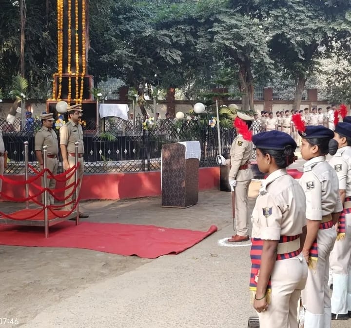 संबोधित करते अतिथि