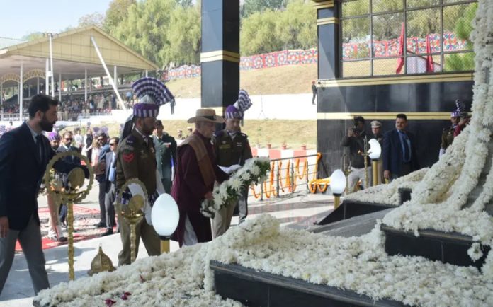 राष्ट्र शांति बनाए रखने में जम्मू-कश्मीर पुलिस की भूमिका को स्वीकार करता है -उपराज्यपाल सिन्हा राष्ट्र शांति बनाए रखने में जम्मू-कश्मीर पुलिस की भूमिका को स्वीकार करता है -उपराज्यपाल सिन्हा