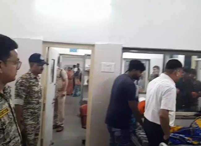 घटना की जानकारी मिलने के बाद एएसपी और कलेक्टर अस्पताल पहुंचे