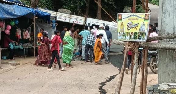 मां मड़वारानी मंदिर दर्शन के लिए जा रहे श्रद्धालुओं से भरी पिकअप पलटी, 10 वर्षीय बच्चे की हालत गंभीर मां मड़वारानी मंदिर दर्शन के लिए जा रहे श्रद्धालुओं से भरी पिकअप पलटी, 10 वर्षीय बच्चे की हालत गंभीर