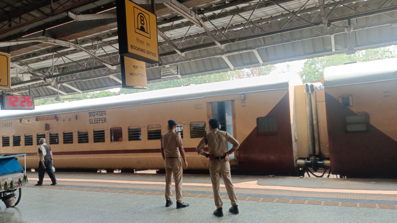 कोटा मंडल में विशेष ट्रेनें, वॉर रूम और 24x7 निगरानी प्रणाली सक्रिय : 85 होमगार्ड जवानों की तैनाती