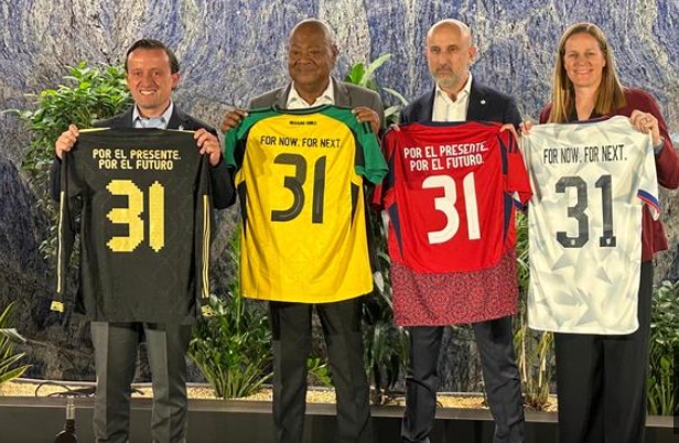 बाएं से दाएं, मैक्सिकन फुटबॉल फेडरेशन के अध्यक्ष मिकेल एरियोला, जमैका फुटबॉल फेडरेशन के अध्यक्ष माइकल रिकेट्स, कोस्टा रिकन फुटबॉल फेडरेशन के अध्यक्ष ओसेल मारोटो मार्टिनेज और अमेरिकी फुटबॉल अध्यक्ष सिंडी पार्लो कोन बाएं से दाएं, मैक्सिकन फुटबॉल फेडरेशन के अध्यक्ष मिकेल एरियोला, जमैका फुटबॉल फेडरेशन के अध्यक्ष माइकल रिकेट्स, कोस्टा रिकन फुटबॉल फेडरेशन के अध्यक्ष ओसेल मारोटो मार्टिनेज और अमेरिकी फुटबॉल अध्यक्ष सिंडी पार्लो कोन