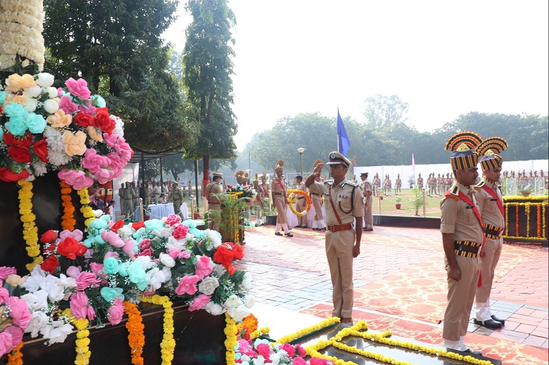 इंदौरः स्मृति दिवस पर कार्यक्रम में शहीद वीर जवानों को दी गई श्रद्धांजलि इंदौरः स्मृति दिवस पर कार्यक्रम में शहीद वीर जवानों को दी गई श्रद्धांजलि
