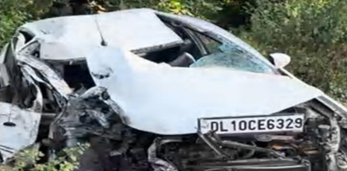 दुर्घटना ग्रस्त कार दुर्घटना ग्रस्त कार