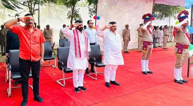 स्मृति दिवस कार्यक्रम में मंत्री रविंद्र जायसवाल, मंत्री दयालु स्मृति दिवस कार्यक्रम में मंत्री रविंद्र जायसवाल, मंत्री दयालु