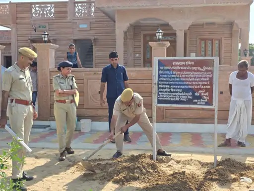 तस्करी कर बनाया आलीशान मकान।