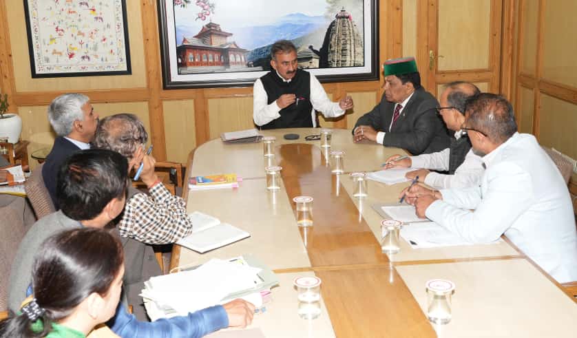 मुख्यमंत्री बैठक की अध्यक्षता करते हुए मुख्यमंत्री बैठक की अध्यक्षता करते हुए