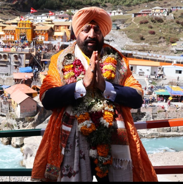 उत्तराखंड के राज्यपाल बदरीनाथ धाम में।