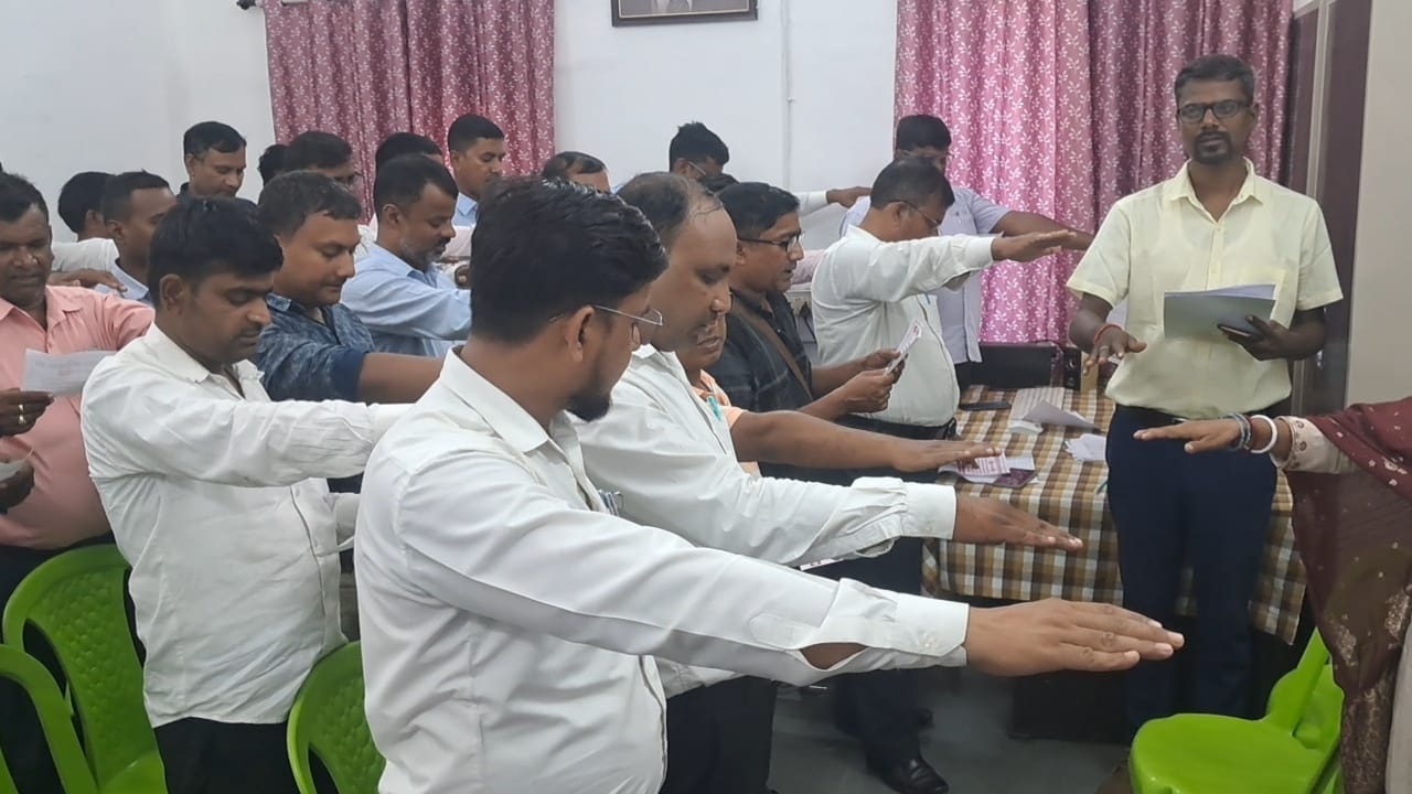 विकास मित्रों को दिलाई गई मतदाता शपथ,  मतदाताओं को मतदान के लिए प्रेरित करने का किया गया आह्वान विकास मित्रों को दिलाई गई मतदाता शपथ,  मतदाताओं को मतदान के लिए प्रेरित करने का किया गया आह्वान