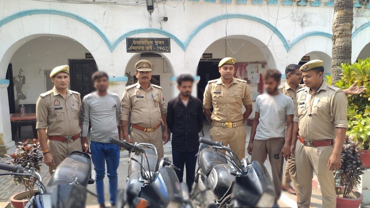थाना ठाकुरद्वारा पुलिस द्वारा चोरी की तीन मोटरसाइकिलों के साथ गिरफ्तार तीन आरोपित।