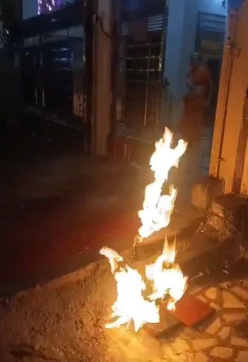 दीपावली पर्व:शहर में दो दर्जन स्थानों पर लगी आग: रातभर सड़कों पर दौड़ती रही दमकलें दीपावली पर्व:शहर में दो दर्जन स्थानों पर लगी आग: रातभर सड़कों पर दौड़ती रही दमकलें