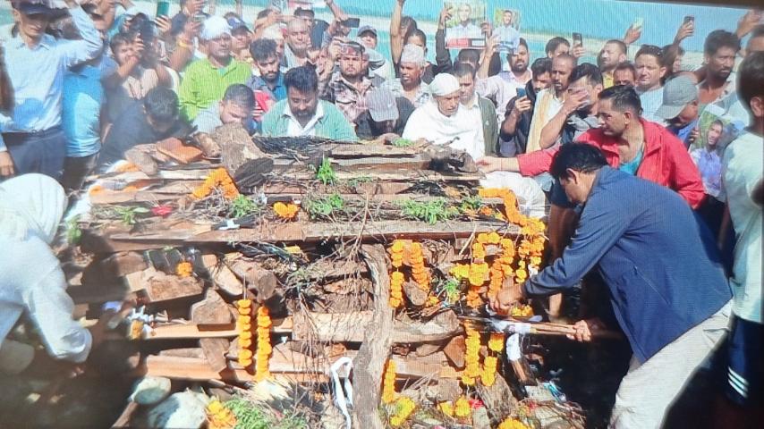 विपीन जोशी का अंतिम संस्कार