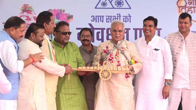 पूर्व मुख्यमंत्री भूपेश के निवास में गाेवर्धन पूजा कार्यक्रम का आयोजन पूर्व मुख्यमंत्री भूपेश के निवास में गाेवर्धन पूजा कार्यक्रम का आयोजन
