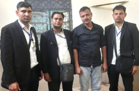जीआरपी की गिरफ्त में फर्जी टीटीई जीआरपी की गिरफ्त में फर्जी टीटीई