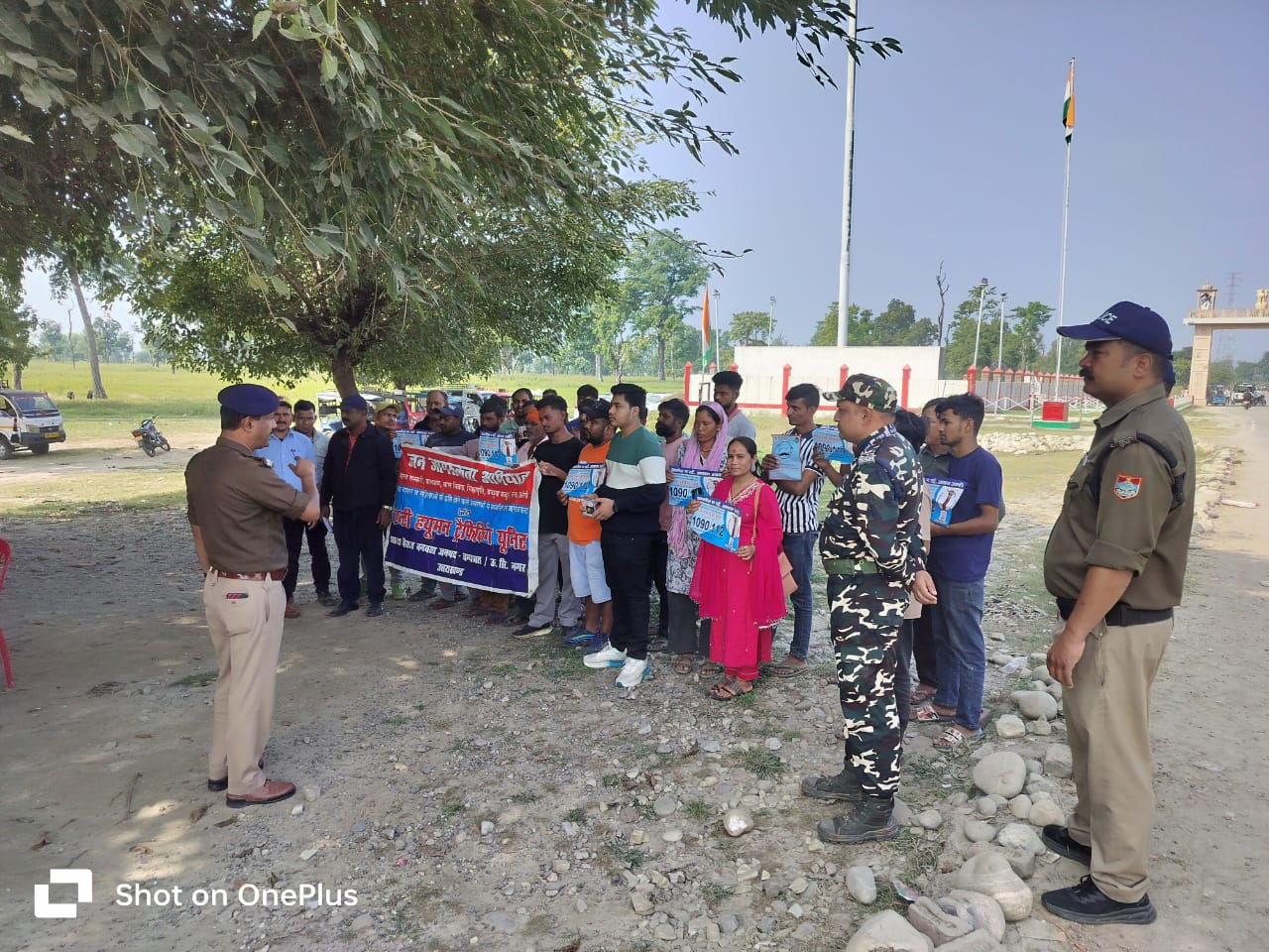 पुलिस द्वारा चलाए जा रहा  नेपाल सीमा पर जन जागरूकता कार्यक्रम पुलिस द्वारा चलाए जा रहा  नेपाल सीमा पर जन जागरूकता कार्यक्रम