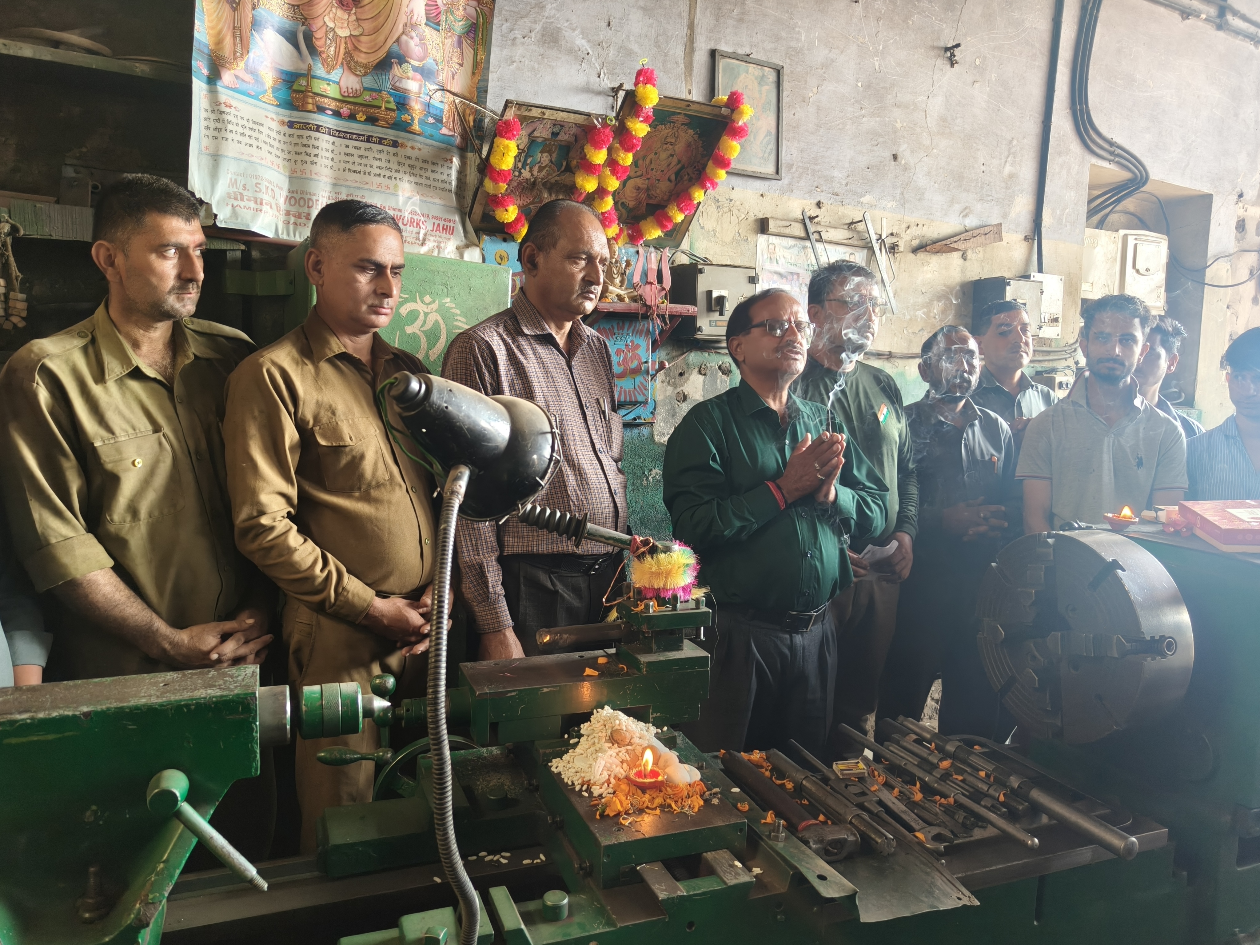 विश्वकर्मा दिवस पर नाहन परिवहन निगम कर्म शाला में पूजन का आयोजन विश्वकर्मा दिवस पर नाहन परिवहन निगम कर्म शाला में पूजन का आयोजन