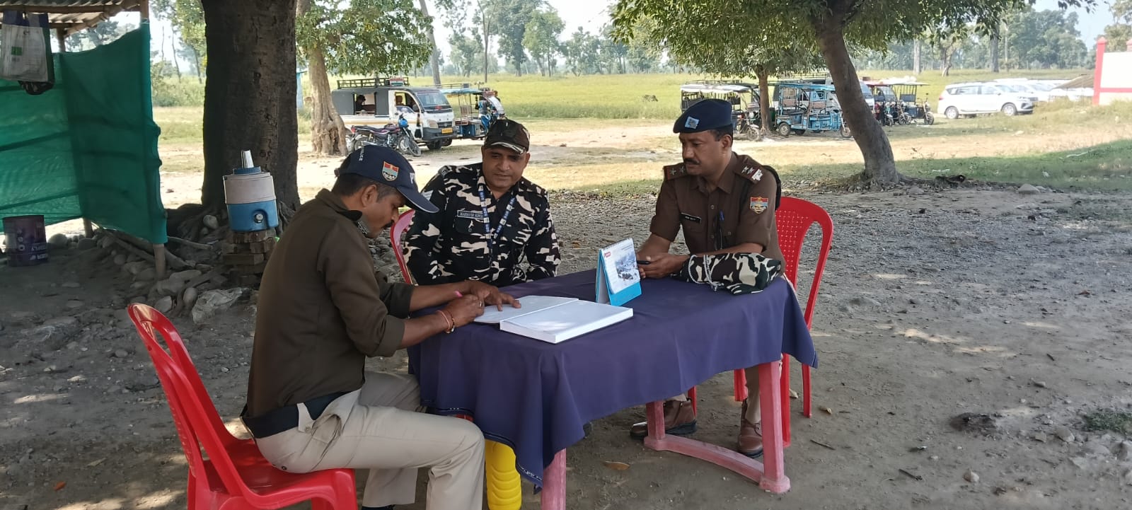 पुलिस द्वारा चलाए जा रहा  नेपाल सीमा पर जन जागरूकता कार्यक्रम पुलिस द्वारा चलाए जा रहा  नेपाल सीमा पर जन जागरूकता कार्यक्रम