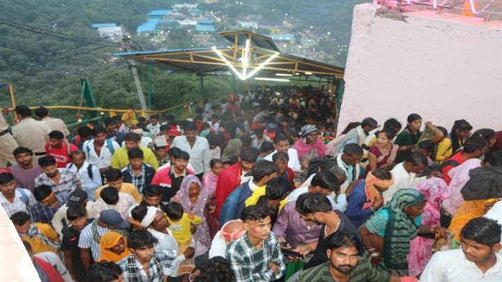 मप्रः रतनगढ़ मेले में उमड़ा आस्था का सैलाब मप्रः रतनगढ़ मेले में उमड़ा आस्था का सैलाब