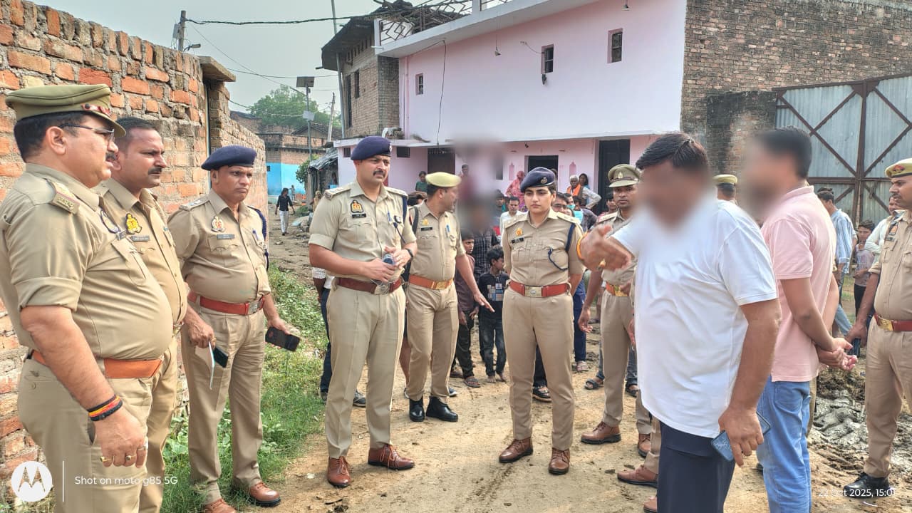 घटनास्थल पर पुलिस