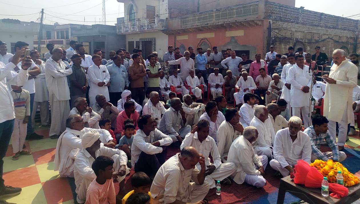 गांव में जनसभा करते विधायक रणधीर पनिहार। गांव में जनसभा करते विधायक रणधीर पनिहार।