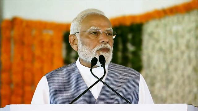 प्रधानमंत्री नरेन्द्र मोदी गुरुवार को कुरनूल में जनसभा को संबोधित करते हुए