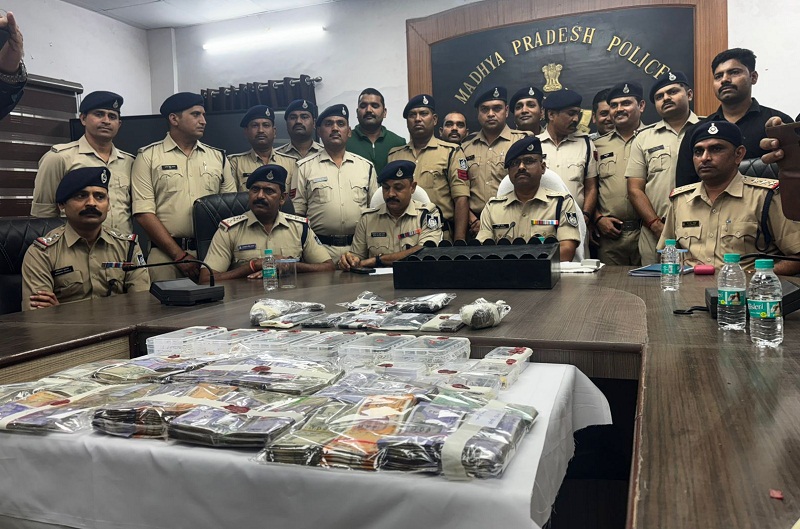 सनसनीखेज डकैती का खुलासा सनसनीखेज डकैती का खुलासा