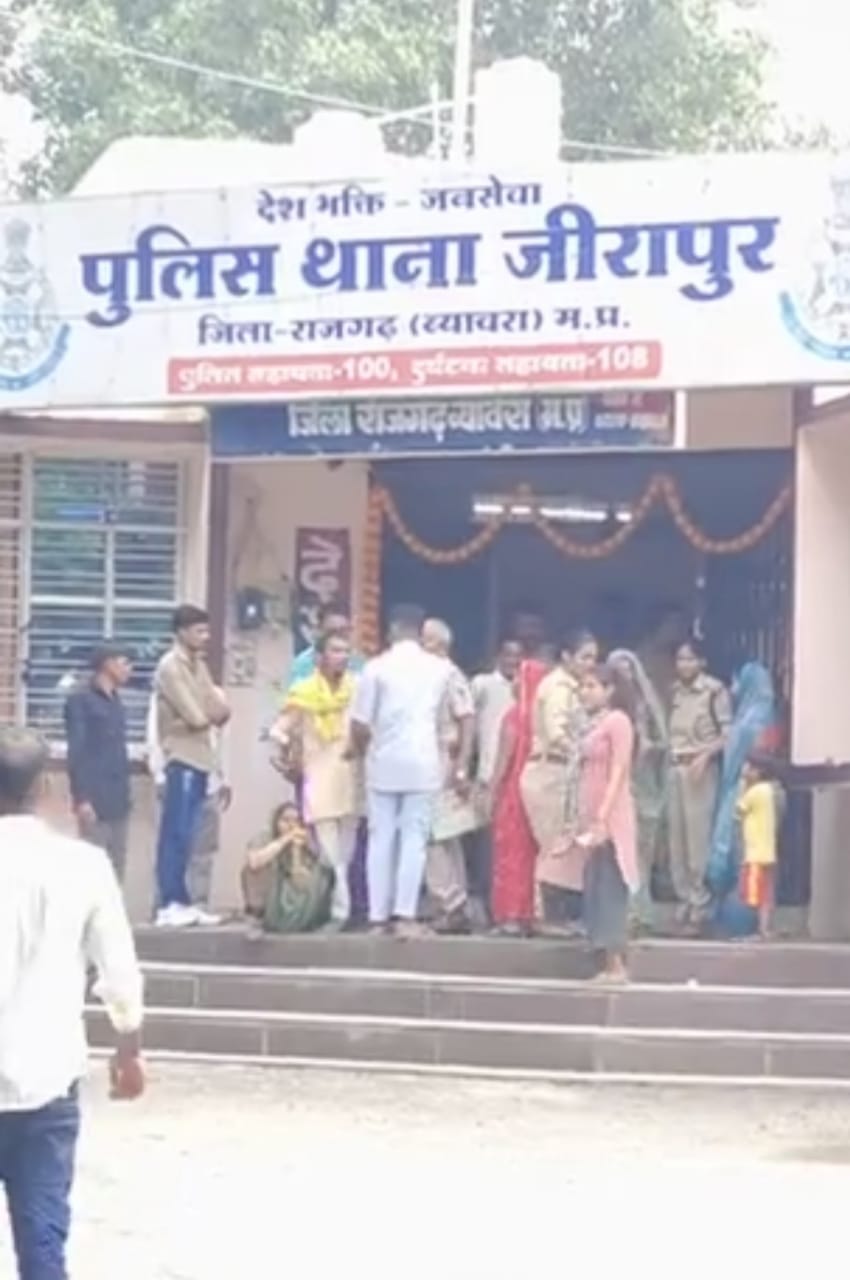 लाठी-डंडों से मारपीट, आठ घायल