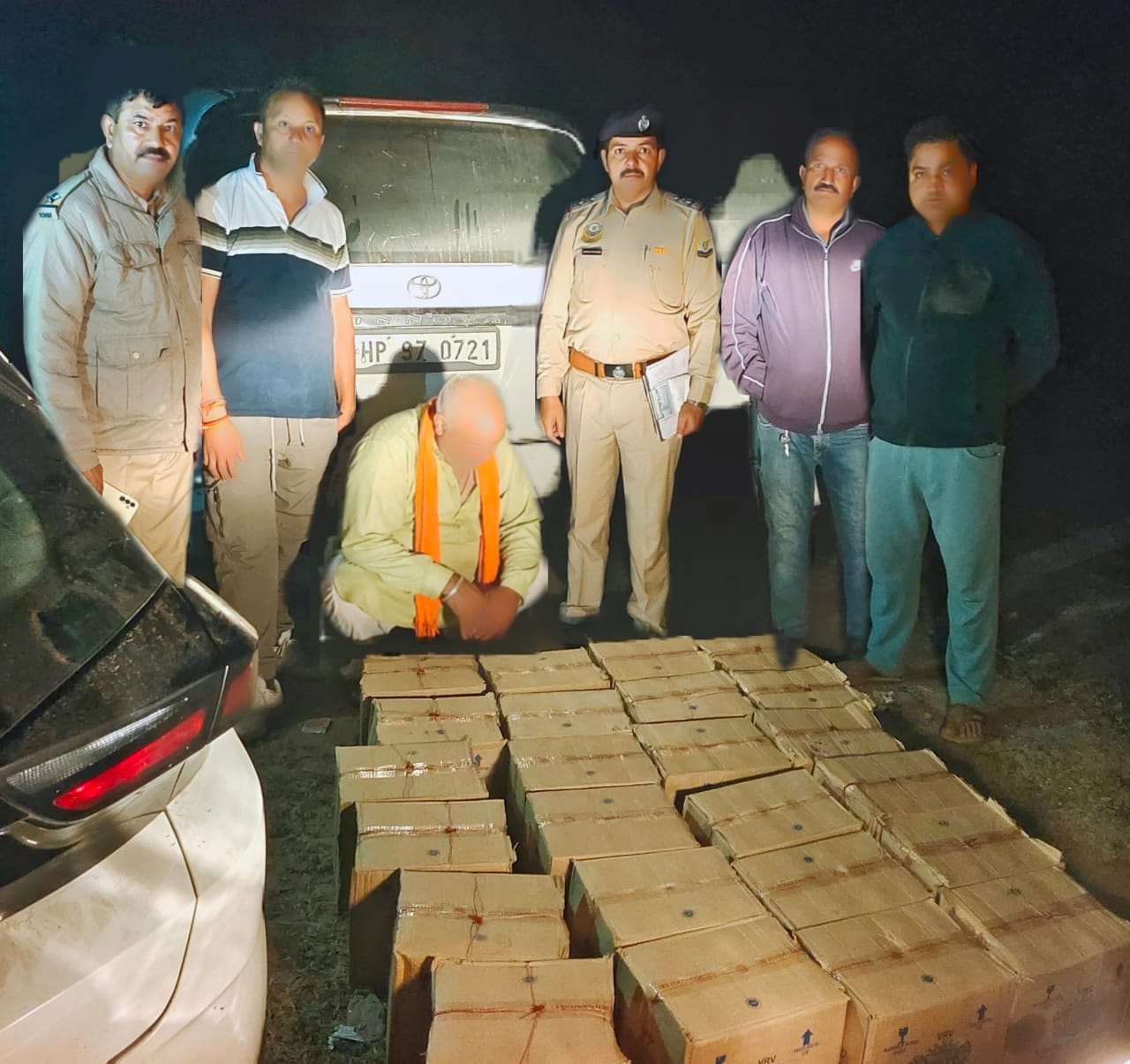 अवैध शराब के साथ पकड़ा गया आरोपी।