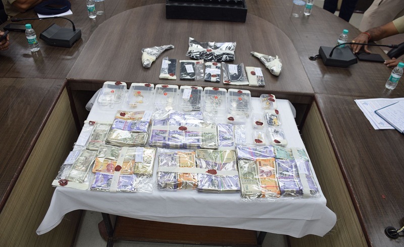 सनसनीखेज डकैती का खुलासा सनसनीखेज डकैती का खुलासा