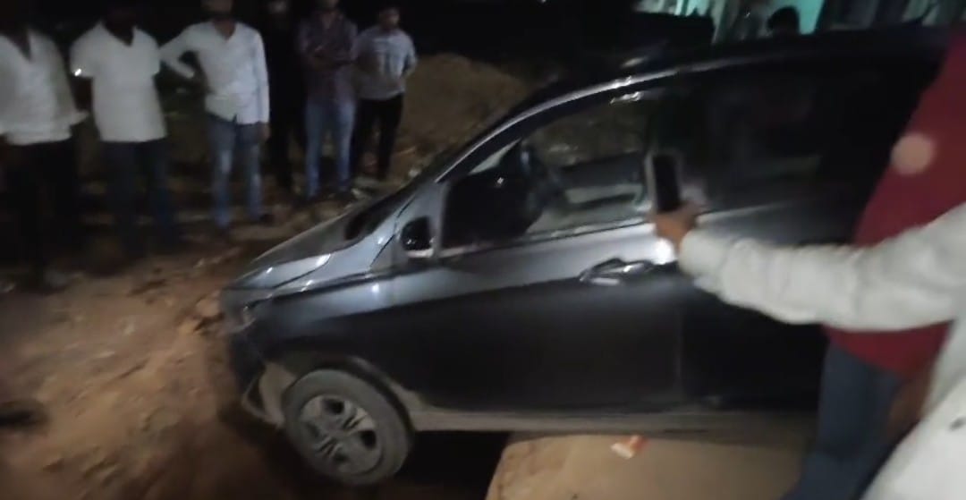 दुर्घटनाग्रस्त कार दुर्घटनाग्रस्त कार
